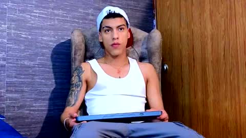 Snapshot of russell_adams_ chatting on 02-07-25, 12:20 R U S S E L L online show from 02-07-25, 12:20