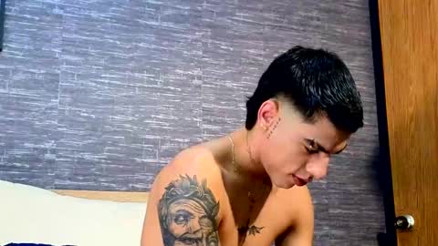 Snapshot of russell_adams_ chatting on 02-20-25, 02:40 R U S S E L L online show from 02-20-25, 02:40