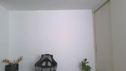 Snapshot of russell_adams_ chatting on 09-23-25, 08:01 R U S S E L L online show from 09-23-25, 08:01