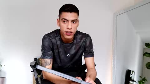 Snapshot of russell_adams_ chatting on 10-12-25, 09:14 R U S S E L L online show from 10-12-25, 09:14