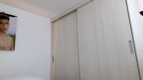 Snapshot of russell_adams_ chatting on 11-05-25, 11:54 R U S S E L L online show from 11-05-25, 11:54