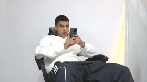 Snapshot of russell_adams_ chatting on 11-07-25, 09:31 R U S S E L L online show from 11-07-25, 09:31