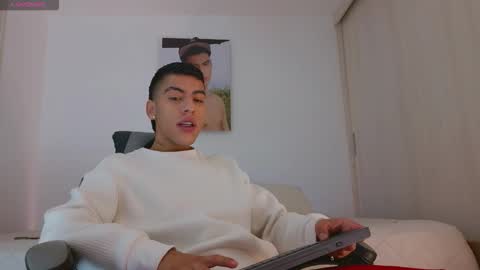  R U S S E L L  online show from 12-03-25, 09:29