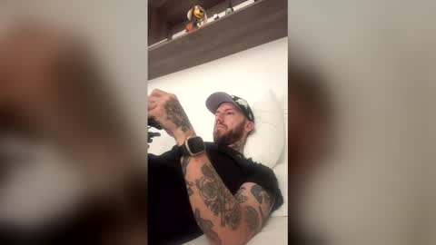 Snapshot of russo_fox chatting on 05-27-26, 02:52 russo_fox online show from 05-27-26, 02:52