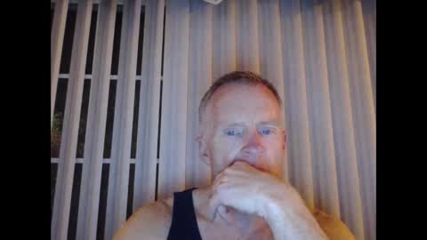 Snapshot of rustyva chatting on 11-18-25, 12:16 rustyva online show from 11-18-25, 12:16