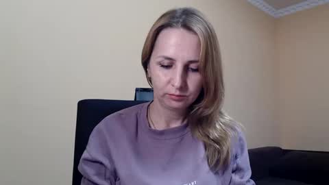 Snapshot of ruthpark chatting on 10-13-25, 08:47 Ruth online show from 10-13-25, 08:47