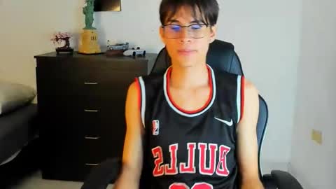 Snapshot of ryan_bronw chatting on 05-26-26, 03:46 Nathan online show from 05-26-26, 03:46