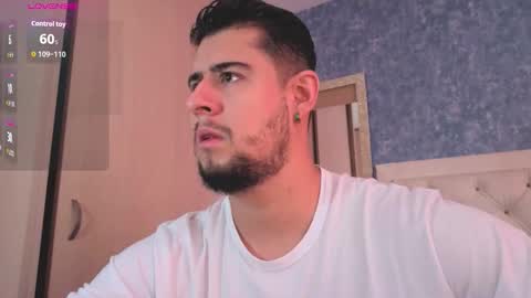 Snapshot of ryan_evanns chatting on 12-21-25, 01:29 R Y A N online show from 12-21-25, 01:29