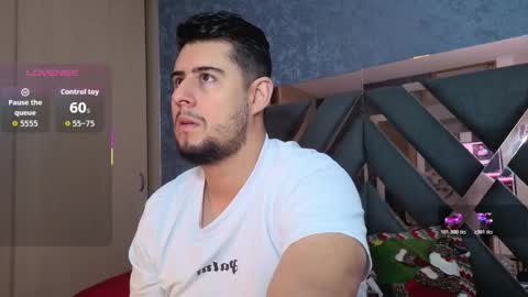 Snapshot of ryan_evanns chatting on 12-22-25, 11:07 R Y A N online show from 12-22-25, 11:07