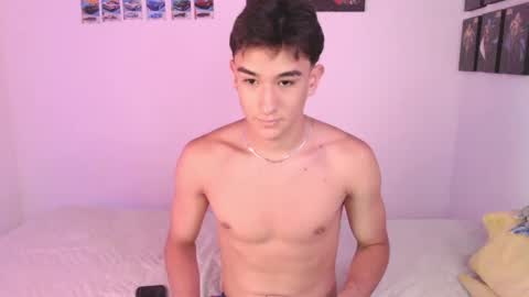 Snapshot of ryan_valentine17 chatting on 04-10-26, 10:03 ryan online show from 04-10-26, 10:03