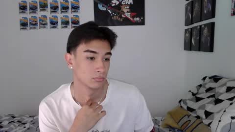 Snapshot of ryan_valentine17 chatting on 05-07-26, 08:03 ryan online show from 05-07-26, 08:03
