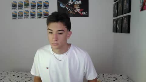 Snapshot of ryan_valentine17 chatting on 06-14-26, 05:37 ryan online show from 06-14-26, 05:37