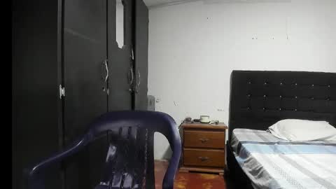 ryan_xc1 online show from 12-23-25, 02:09