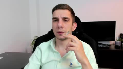 Snapshot of ryandusk chatting on 06-07-26, 08:01 Andrew C. online show from 06-07-26, 08:01