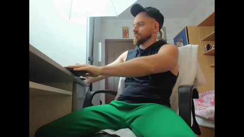 Ryanstone  online show from 11-19-25, 05:51