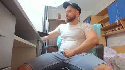 Snapshot of ryanstone_ chatting on 02-04-26, 05:35 Ryanstone online show from 02-04-26, 05:35