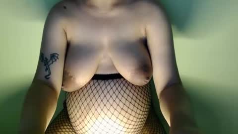 Snapshot of rynn_x chatting on 06-18-26, 05:30 SINGLE WIDOWED MOM online show from 06-18-26, 05:30