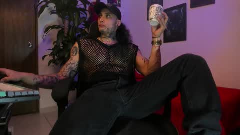 Snapshot of ryuk_it chatting on 09-12-25, 01:33 leopmonk help me reach 100 thumbs up online show from 09-12-25, 01:33