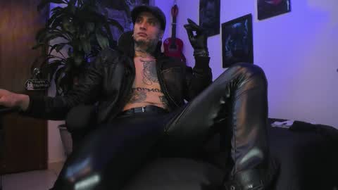 Snapshot of ryuk_it chatting on 11-05-25, 02:06 leopmonk help me reach 100 thumbs up online show from 11-05-25, 02:06