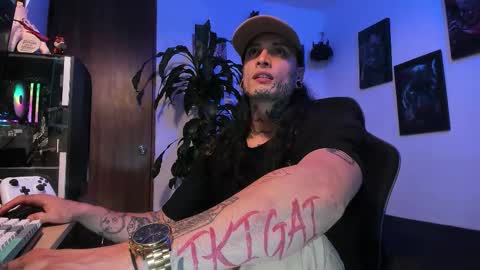 Snapshot of ryuk_it chatting on 11-10-25, 02:10 leopmonk help me reach 100 thumbs up online show from 11-10-25, 02:10