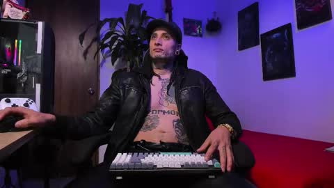 Snapshot of ryuk_it chatting on 11-14-25, 03:33 leopmonk help me reach 100 thumbs up online show from 11-14-25, 03:33