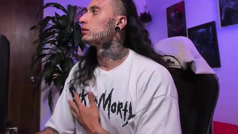 Snapshot of ryuk_it chatting on 12-02-25, 01:33 leopmonk help me reach 100 thumbs up online show from 12-02-25, 01:33