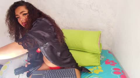 Snapshot of s_sofia_ chatting on 01-06-25, 07:13 s_sofia_ online show from 01-06-25, 07:13