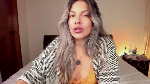 Snapshot of s_u_n_r_i_s_e_e chatting on 05-17-26, 05:16 Leslie Beltrn online show from 05-17-26, 05:16