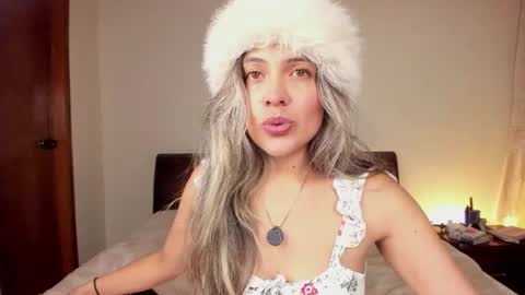 Snapshot of s_u_n_r_i_s_e_e chatting on 06-30-26, 03:51 Leslie Beltrn online show from 06-30-26, 03:51