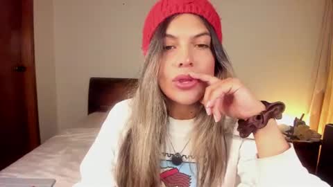 Snapshot of s_u_n_r_i_s_e_e chatting on 08-01-26, 05:18 Leslie Beltrn online show from 08-01-26, 05:18