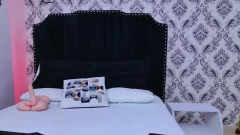 Saara Brown online show from 10-17-25, 12:08