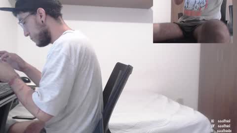 Snapshot of saat_hiel chatting on 12-12-24, 02:33 Saat online show from 12-12-24, 02:33