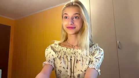 Snapshot of sabinamccrohan chatting on 07-20-26, 04:09 Sabina online show from 07-20-26, 04:09