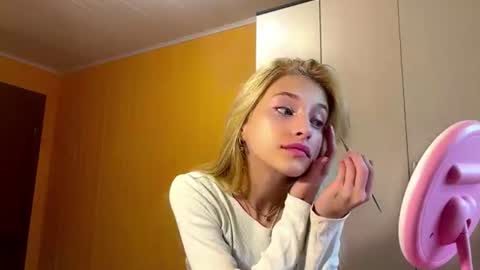 Snapshot of sabinamccrohan chatting on 07-24-26, 04:05 Sabina online show from 07-24-26, 04:05