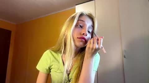 Snapshot of sabinamccrohan chatting on 07-25-26, 04:04 Sabina online show from 07-25-26, 04:04