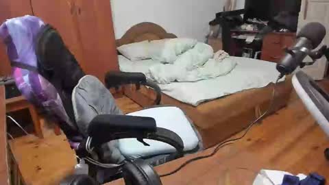 1141323  my Lord Mister Max   moms treasure online show from 02-14-25, 01:45