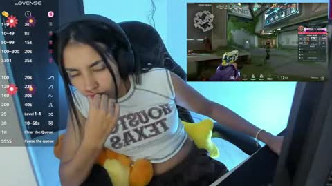 Snapshot of sabrina_chester_02 chatting on 06-10-26, 09:46 Angie online show from 06-10-26, 09:46