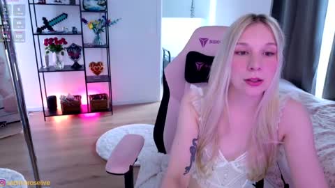 Snapshot of sabrinarose_x chatting on 05-18-26, 05:08 Sabrina Rose online show from 05-18-26, 05:08