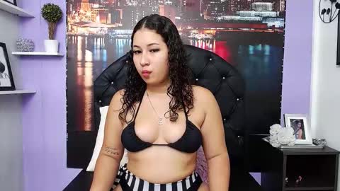 Snapshot of sabrinaroux chatting on 11-12-25, 11:32 Sabrina Roux online show from 11-12-25, 11:32