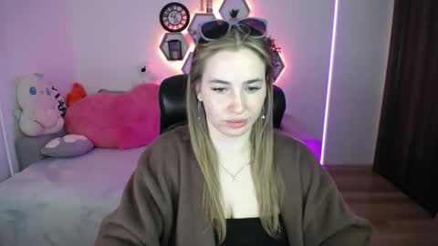 Snapshot of sabrinviolet chatting on 05-05-26, 08:11 Sabrina Violet online show from 05-05-26, 08:11