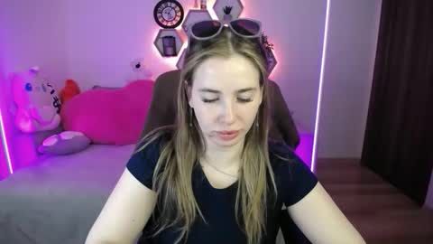 Snapshot of sabrinviolet chatting on 05-06-26, 08:08 Sabrina Violet online show from 05-06-26, 08:08