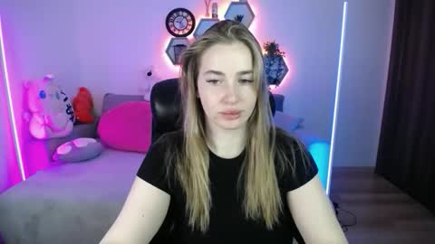 Snapshot of sabrinviolet chatting on 05-08-26, 08:30 Sabrina Violet online show from 05-08-26, 08:30
