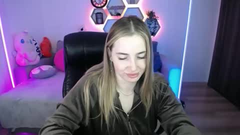 Snapshot of sabrinviolet chatting on 05-12-26, 08:11 Sabrina Violet online show from 05-12-26, 08:11