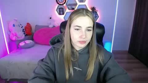 Snapshot of sabrinviolet chatting on 05-13-26, 08:12 Sabrina Violet online show from 05-13-26, 08:12