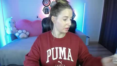 Snapshot of sabrinviolet chatting on 05-30-26, 08:11 Sabrina Violet online show from 05-30-26, 08:11