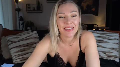 sacha__xx online show from 02-18-25, 01:11