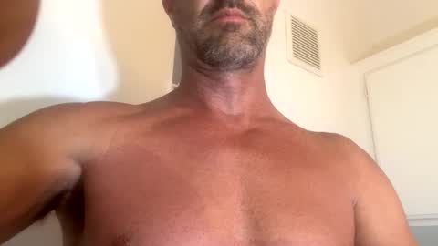 Snapshot of sackskincreamer chatting on 09-22-25, 10:39 R online show from 09-22-25, 10:39