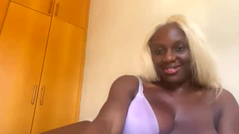 Snapshot of sade991803 chatting on 06-10-26, 02:16 Onika online show from 06-10-26, 02:16