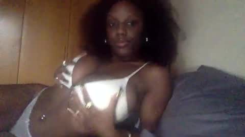 Snapshot of sade991803 chatting on 06-25-26, 11:15 Onika online show from 06-25-26, 11:15