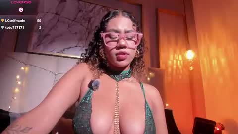 Snapshot of sade_jackson1 chatting on 06-23-26, 05:27 Sophie online show from 06-23-26, 05:27